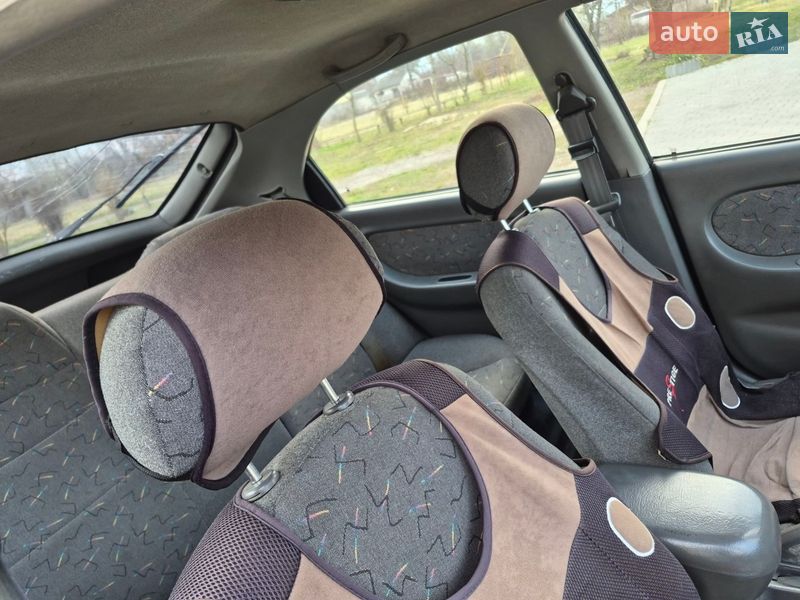 Седан Kia Sephia 2000 в Черновцах