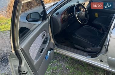 Седан Kia Sephia 2004 в Кривом Роге