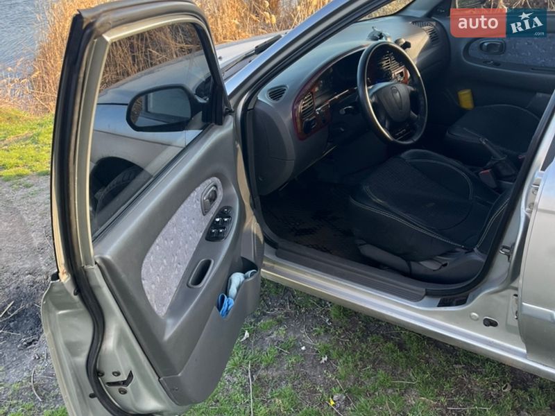Седан Kia Sephia 2004 в Кривом Роге