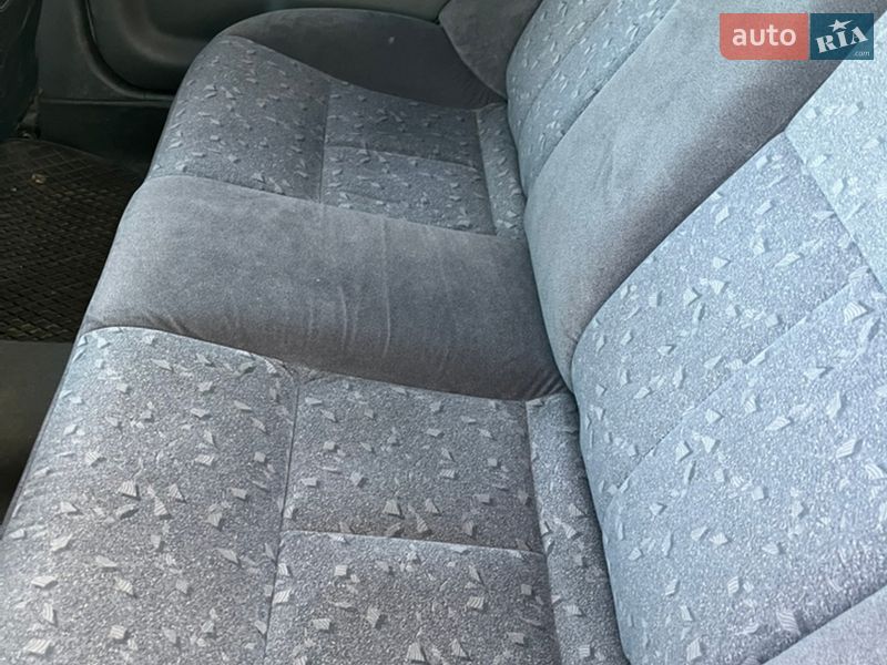 Седан Kia Sephia 2004 в Кривом Роге