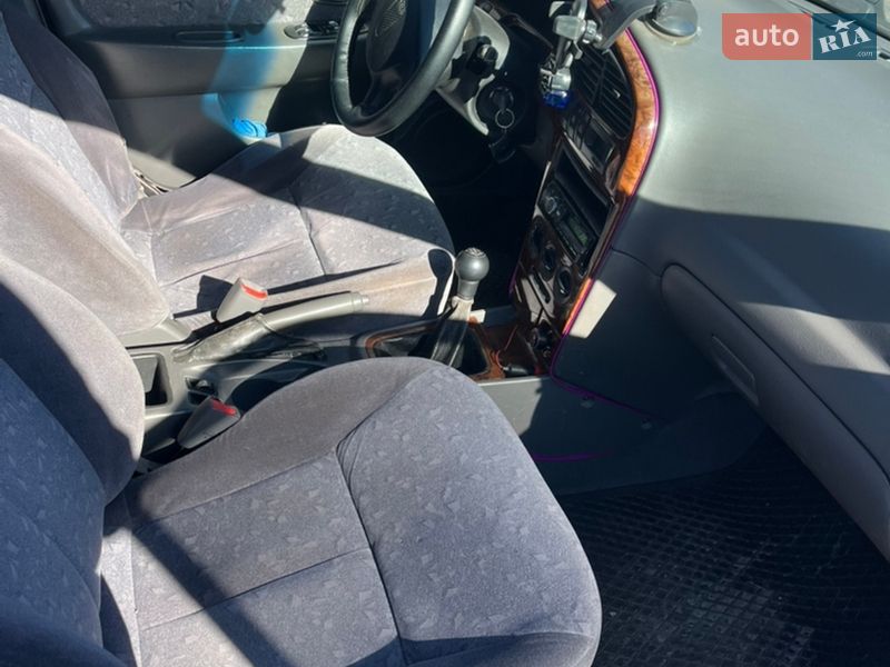 Седан Kia Sephia 2004 в Кривом Роге
