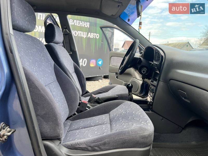 Седан Kia Sephia 2004 в Харькове