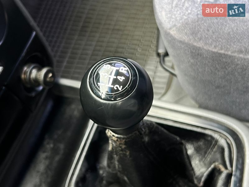 Седан Kia Sephia 2004 в Харькове