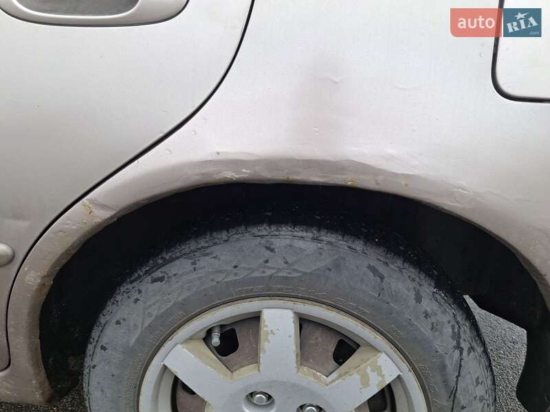Седан Kia Shuma 2003 в Киеве