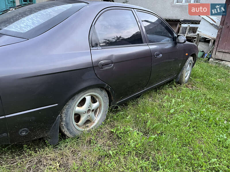 Седан Kia Shuma 1998 в Ужгороде
