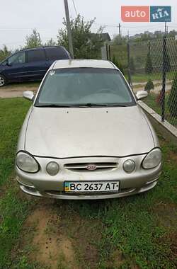 Седан Kia Shuma 2000 в Новояворівську
