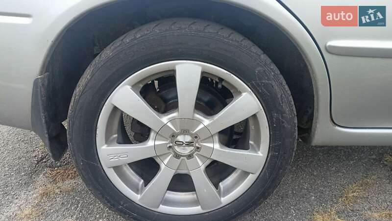 Седан Kia Shuma 2004 в Каменском