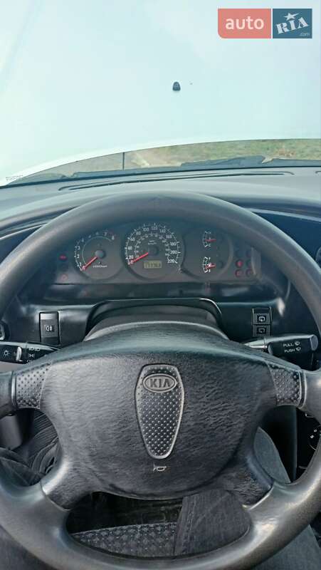 Седан Kia Shuma 2004 в Каменском