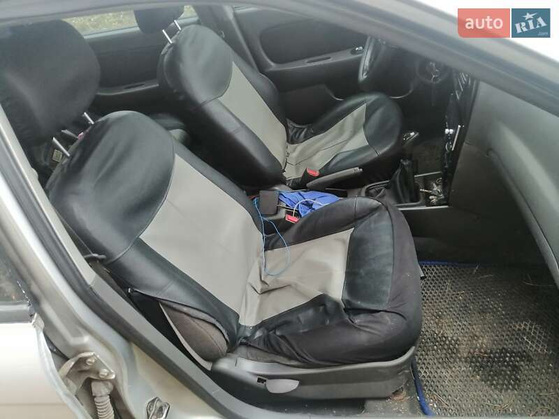 Седан Kia Shuma 2002 в Малині