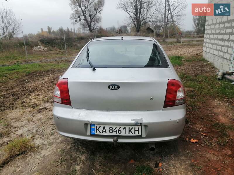 Седан Kia Shuma 2002 в Малині