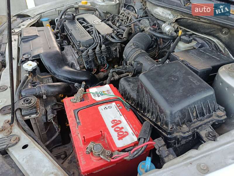 Седан Kia Shuma 2003 в Дунаївцях