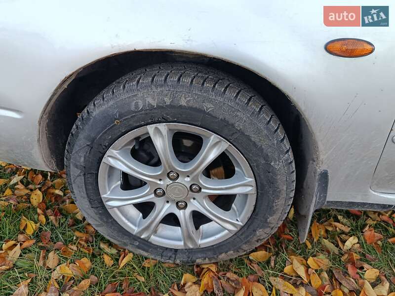 Седан Kia Shuma 2003 в Дунаївцях