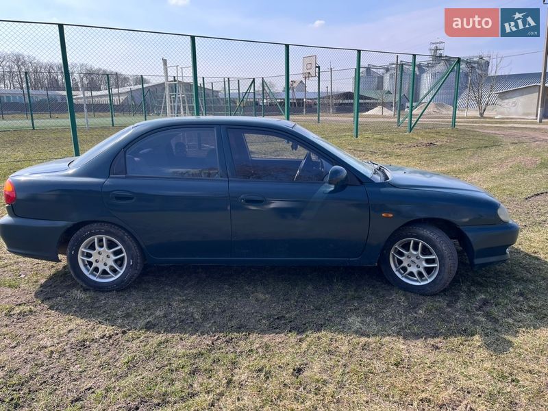 Седан Kia Shuma 2000 в Козове