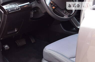 Позашляховик / Кросовер Kia Sorento 2011 в 