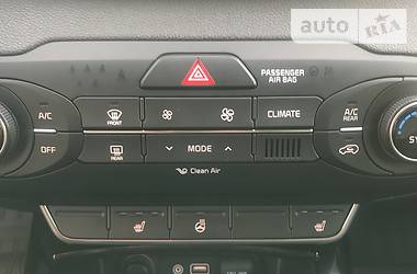 Позашляховик / Кросовер Kia Sorento 2016 в 