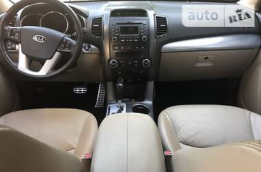 Позашляховик / Кросовер Kia Sorento 2010 в 