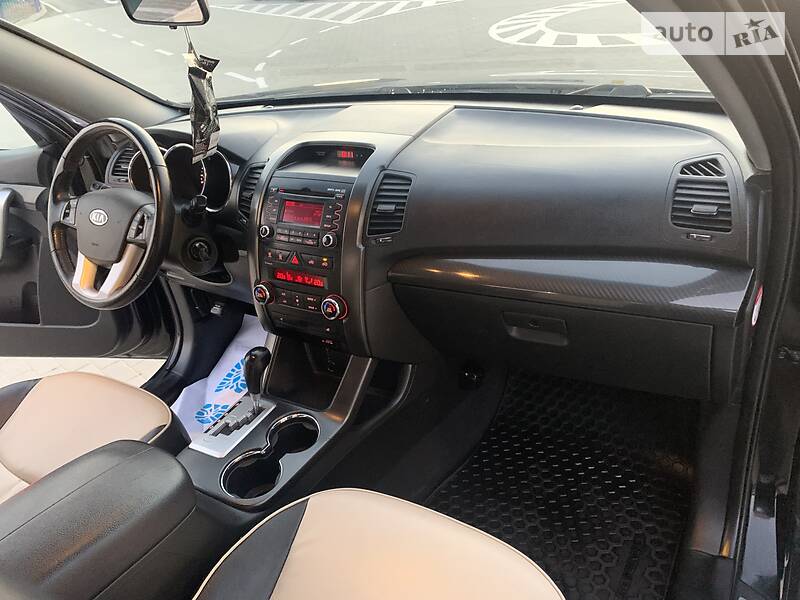 Позашляховик / Кросовер Kia Sorento 2010 в Івано-Франківську