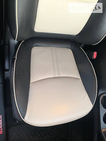 Позашляховик / Кросовер Kia Sorento 2010 в Івано-Франківську
