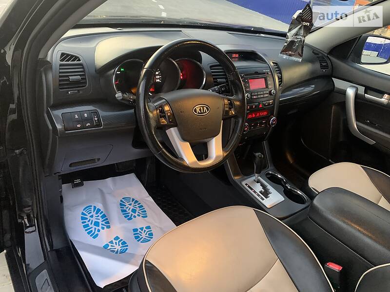 Позашляховик / Кросовер Kia Sorento 2010 в Івано-Франківську