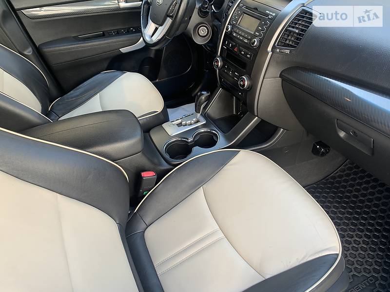 Позашляховик / Кросовер Kia Sorento 2010 в Івано-Франківську