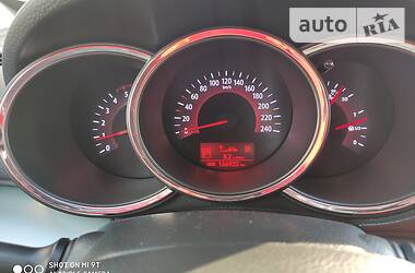 Позашляховик / Кросовер Kia Sorento 2012 в 