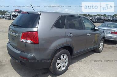 Позашляховик / Кросовер Kia Sorento 2011 в 