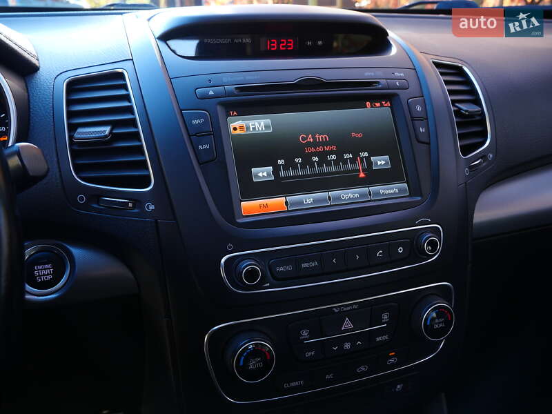 Внедорожник / Кроссовер Kia Sorento 2013 в Черновцах