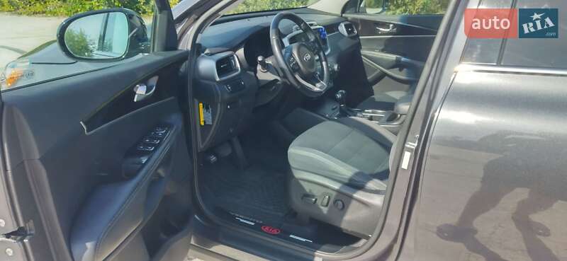 Позашляховик / Кросовер Kia Sorento 2015 в Ужгороді