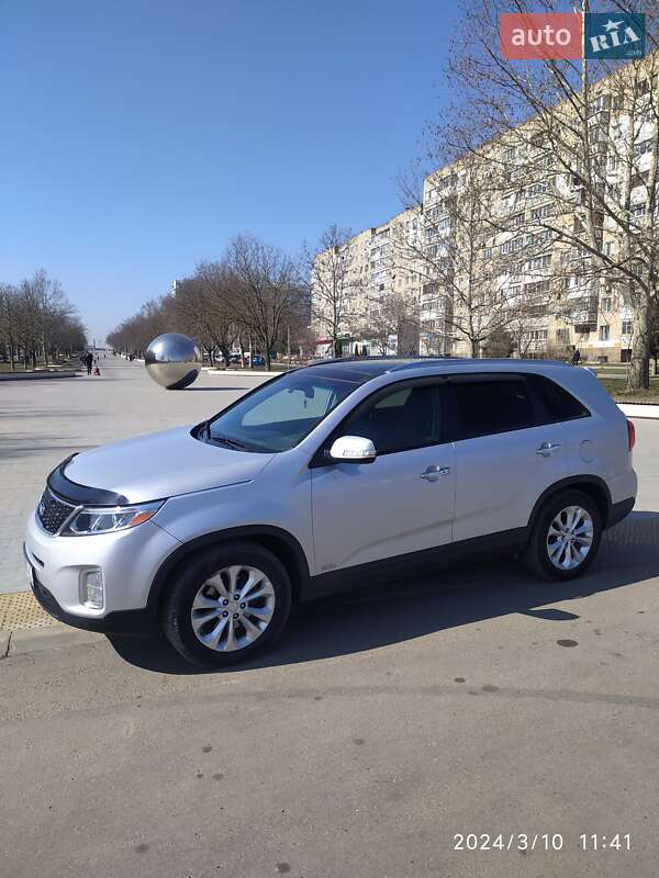 Позашляховик / Кросовер Kia Sorento 2013 в Южному