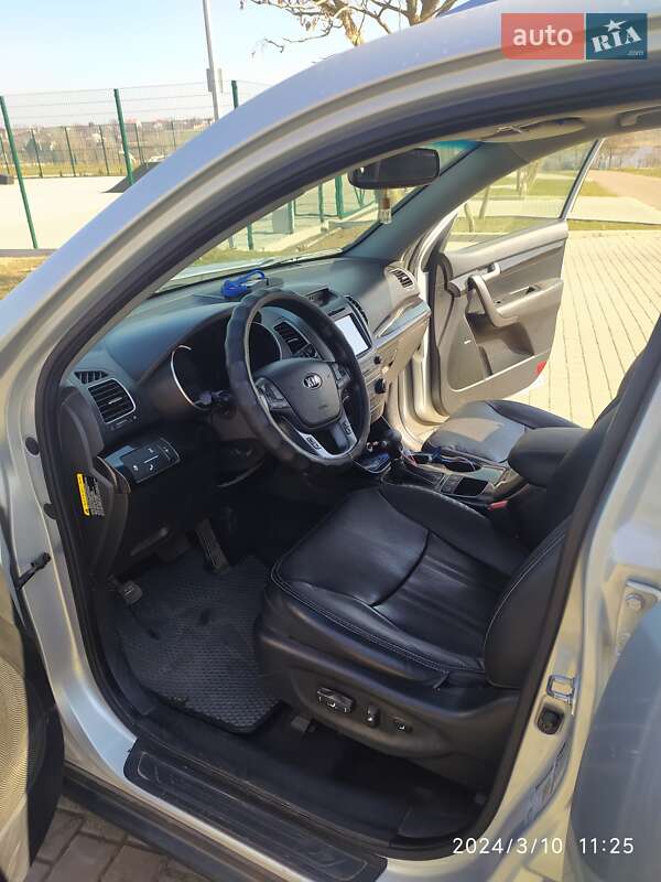 Позашляховик / Кросовер Kia Sorento 2013 в Южному