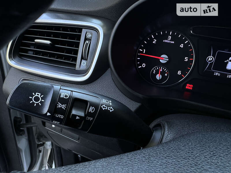Позашляховик / Кросовер Kia Sorento 2016 в Києві
