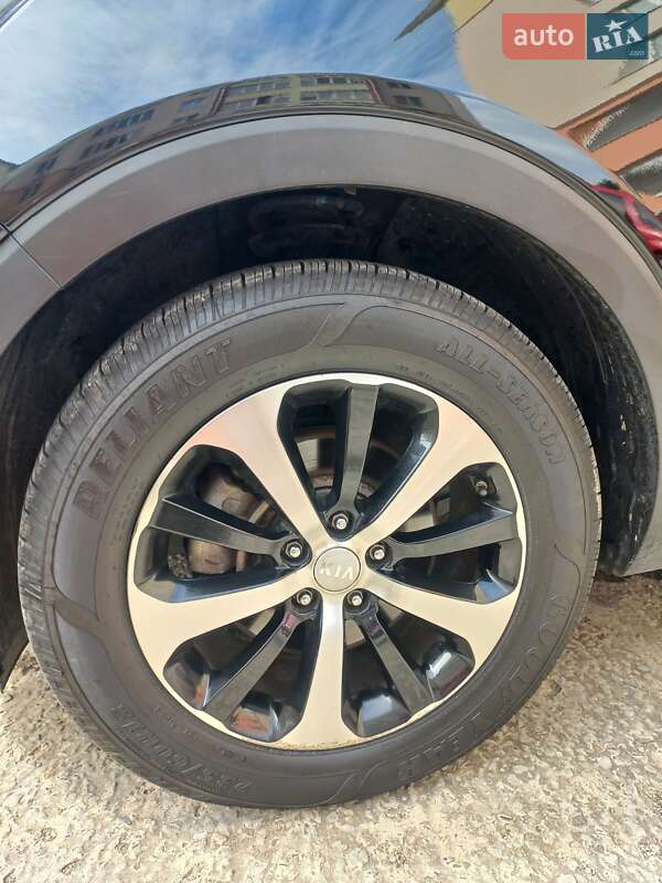 Позашляховик / Кросовер Kia Sorento 2016 в Івано-Франківську