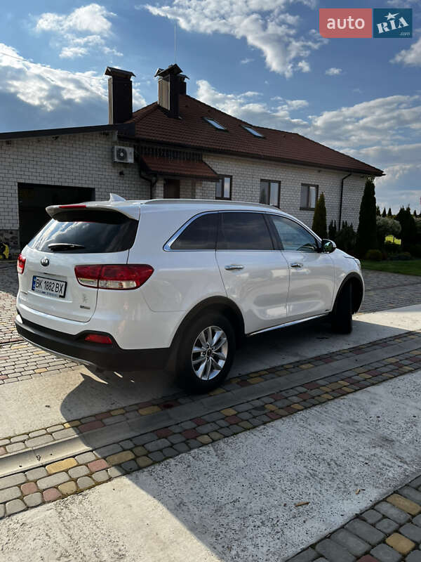 Позашляховик / Кросовер Kia Sorento 2016 в Вараші