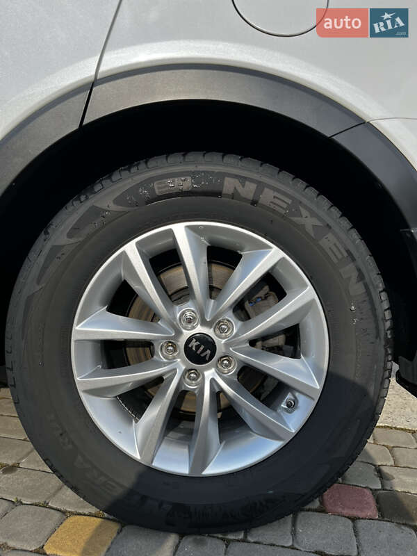 Позашляховик / Кросовер Kia Sorento 2016 в Вараші