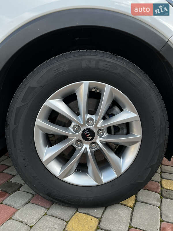 Позашляховик / Кросовер Kia Sorento 2016 в Вараші