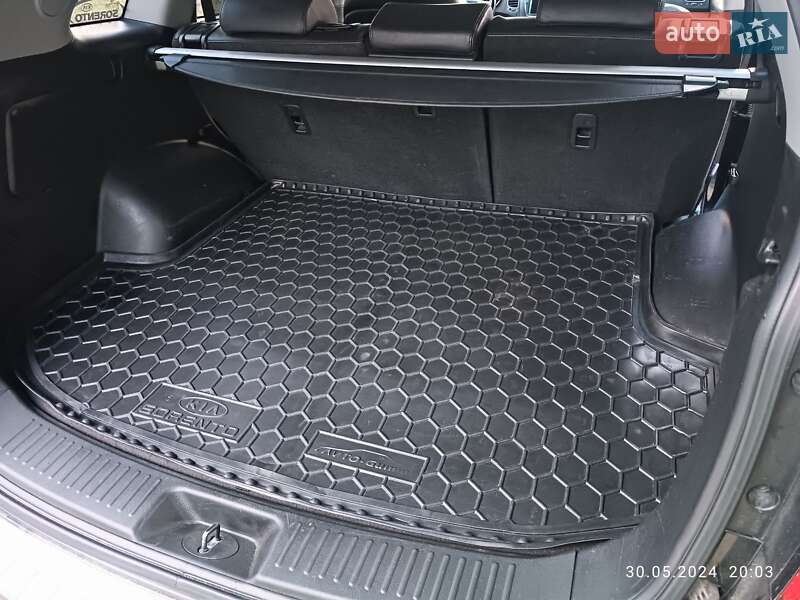 Позашляховик / Кросовер Kia Sorento 2014 в Полонному