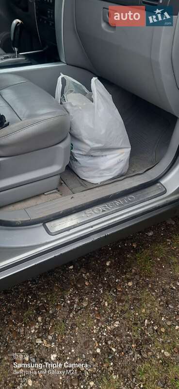Внедорожник / Кроссовер Kia Sorento 2004 в Буштыне