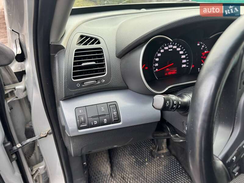 Внедорожник / Кроссовер Kia Sorento 2013 в Ромнах
