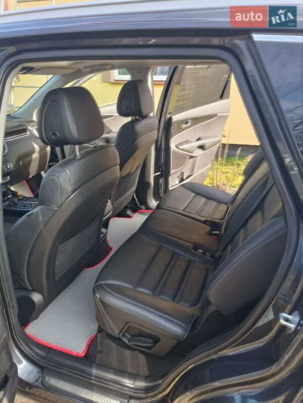 Позашляховик / Кросовер Kia Sorento 2016 в Володимирі