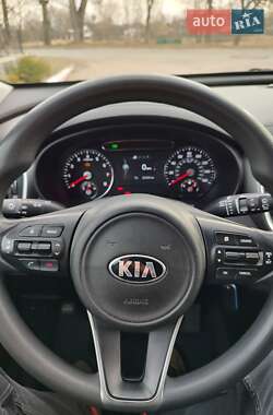 Позашляховик / Кросовер Kia Sorento 2016 в Ємільчиному