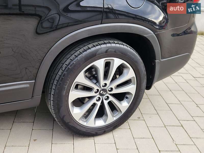 Позашляховик / Кросовер Kia Sorento 2015 в Івано-Франківську