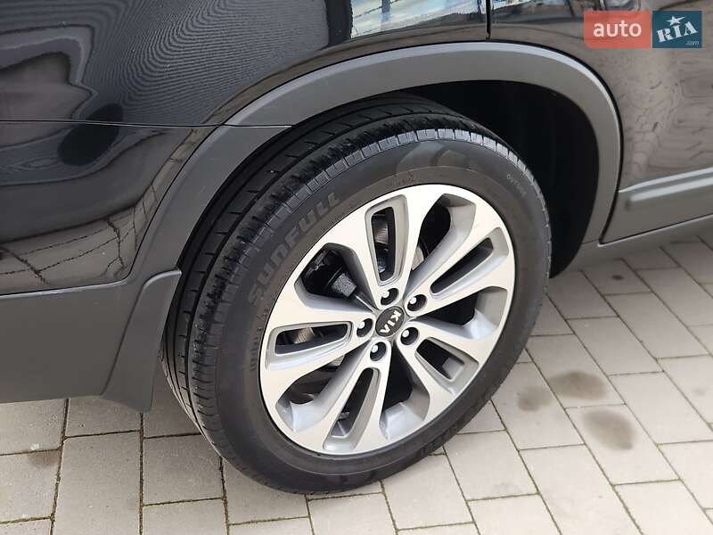 Позашляховик / Кросовер Kia Sorento 2015 в Івано-Франківську