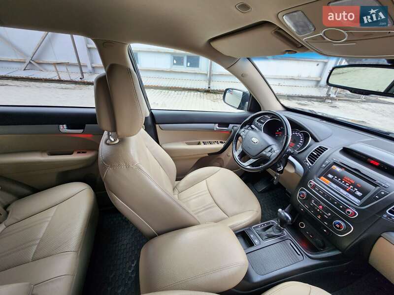 Позашляховик / Кросовер Kia Sorento 2015 в Івано-Франківську
