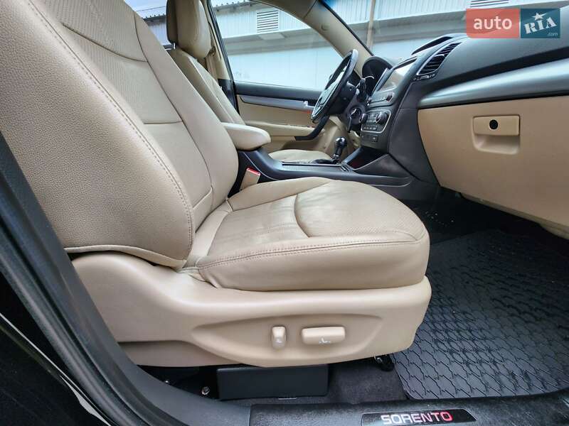 Позашляховик / Кросовер Kia Sorento 2015 в Івано-Франківську
