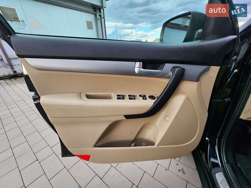Позашляховик / Кросовер Kia Sorento 2015 в Івано-Франківську