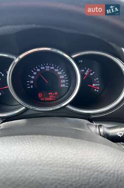Внедорожник / Кроссовер Kia Sorento 2011 в 