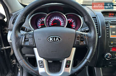 Позашляховик / Кросовер Kia Sorento 2012 в 