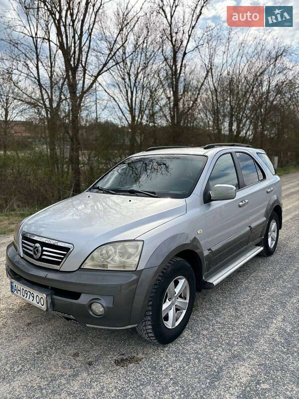 Внедорожник / Кроссовер Kia Sorento 2004 в 