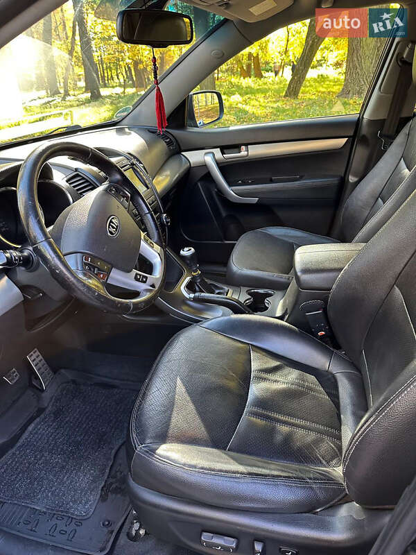 Позашляховик / Кросовер Kia Sorento 2012 в Чернівцях