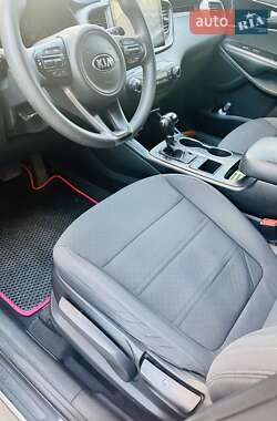 Позашляховик / Кросовер Kia Sorento 2016 в  фото 9 Позашляховик / Кросовер Kia Sorento 2016 в